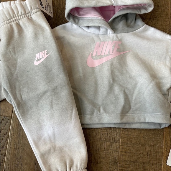 Nike Baby Girl Outfit - Picture 2 of 2